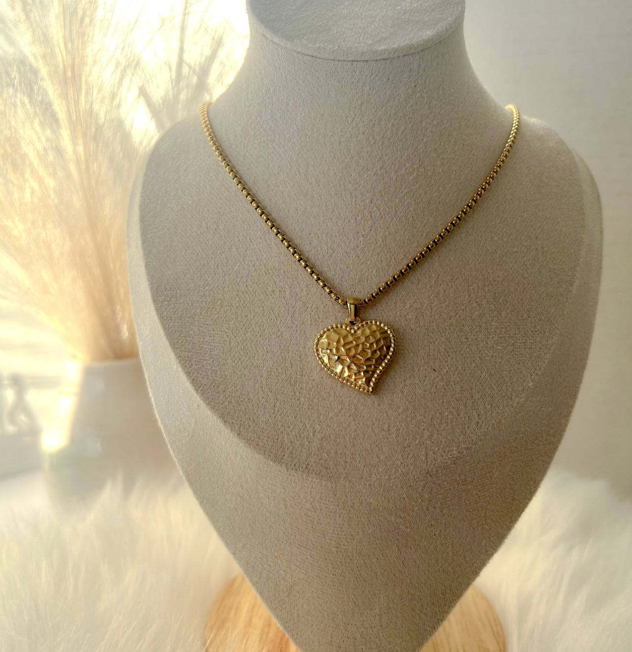 Amor Necklace